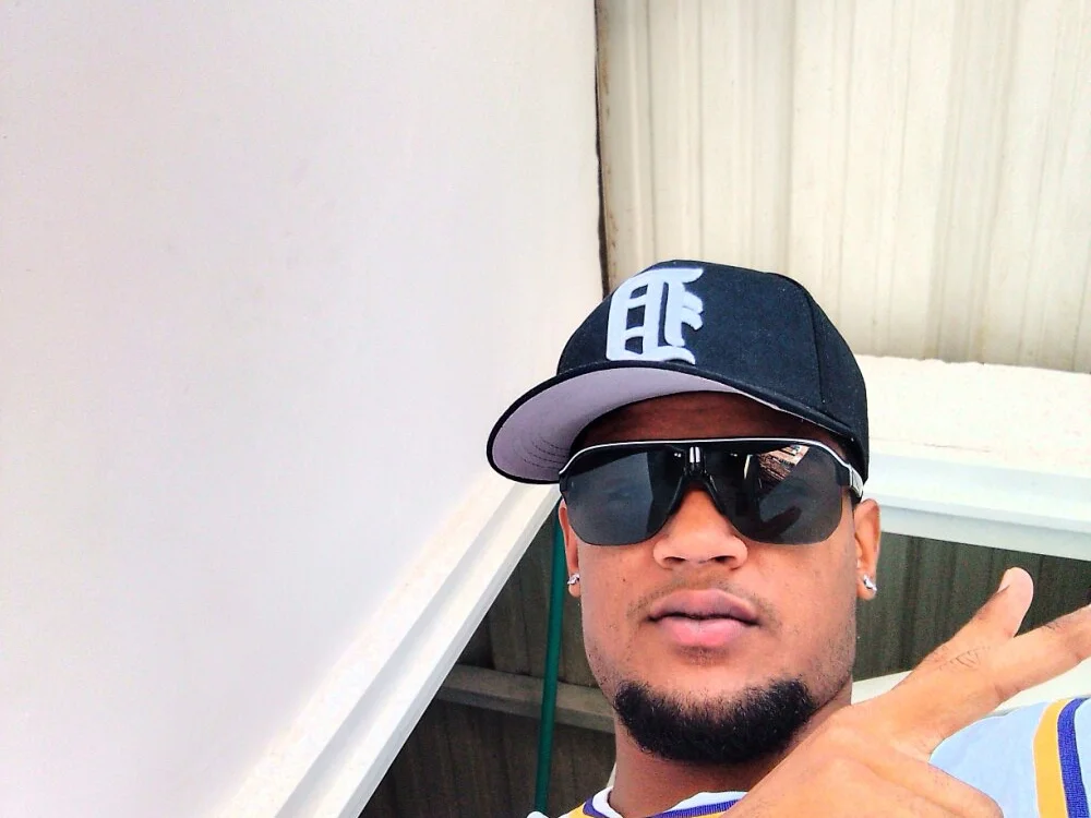 ElmorenasoO – Offline XXX chat