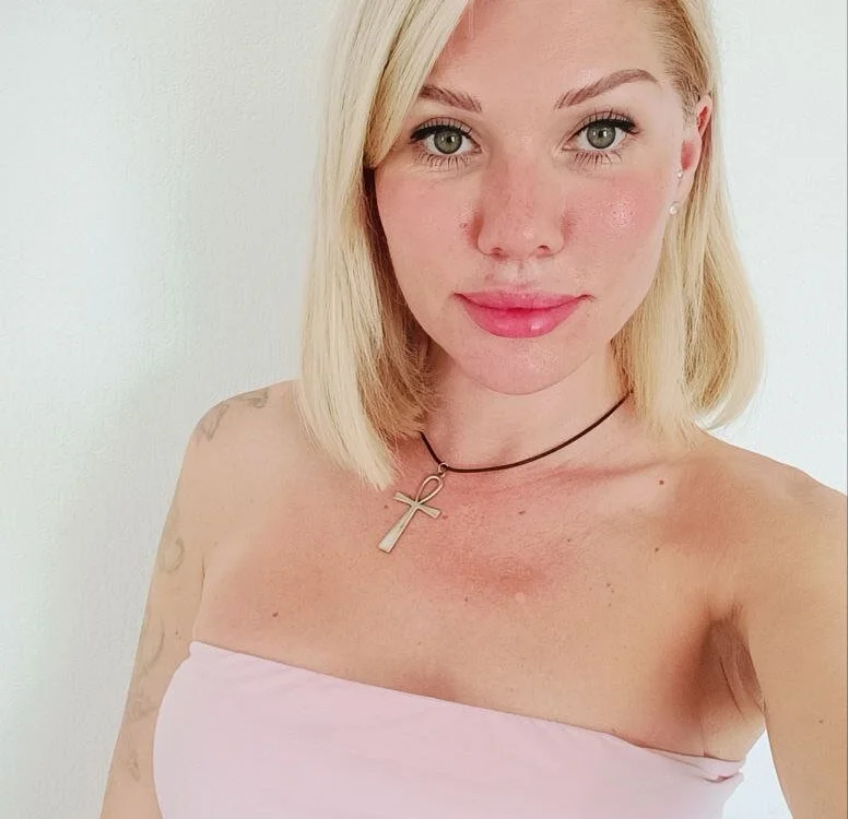 Lindsi_Luvviv অফলাইন XXX চ্যাট