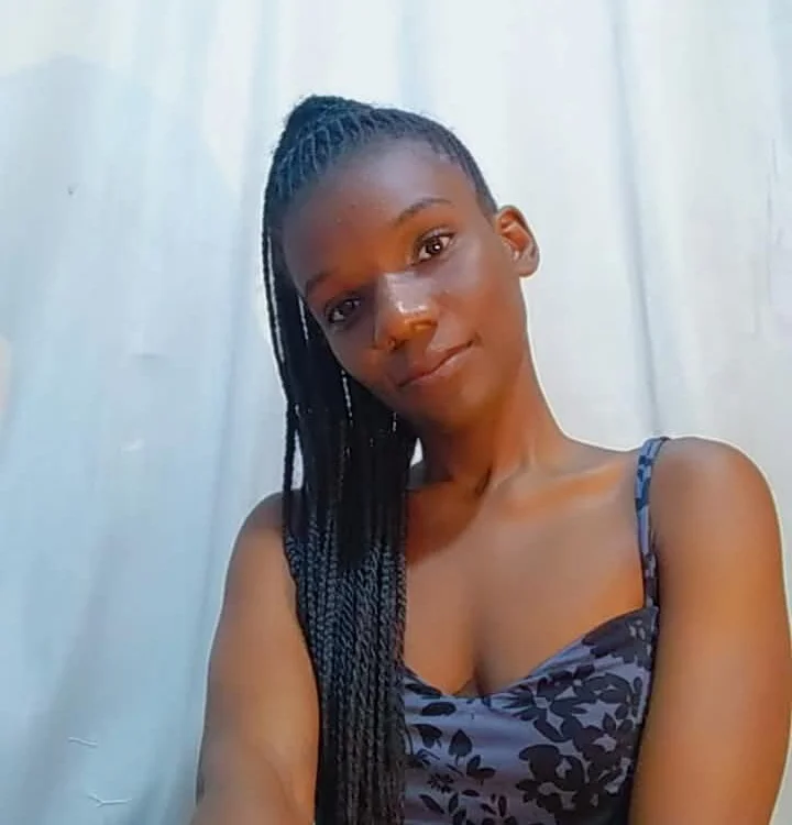 petitelavishey Adlı Modelin Çevrimdışı XXX Sohbeti