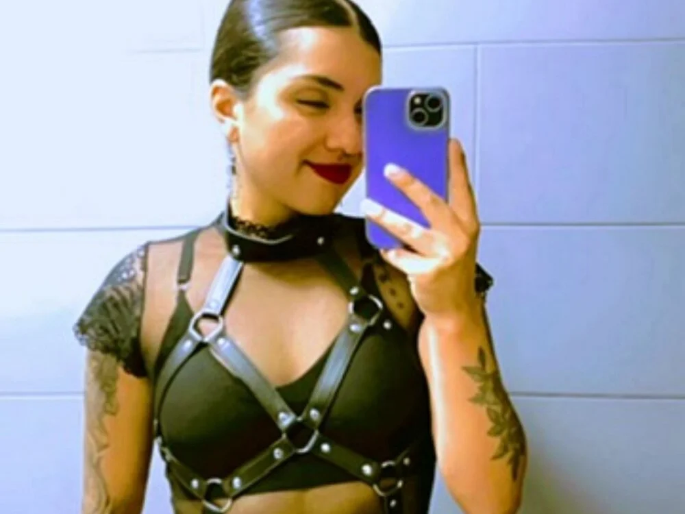 دردشة alix_beltran الجنسية دون اتصال