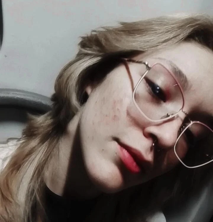 gabybloom_'s Offline Chat Room