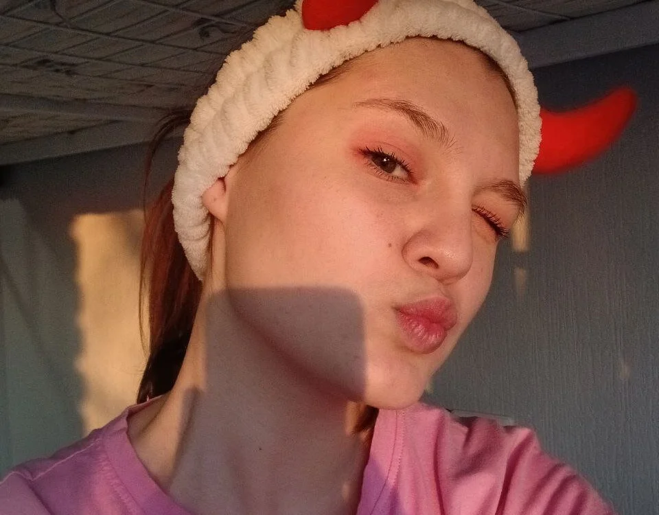 FalineHessey offline chatrum