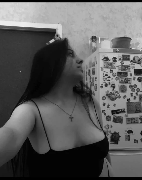 alisha_dark's Offline Chat Room
