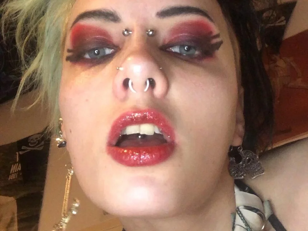glitterqueen99's Offline Chat Room