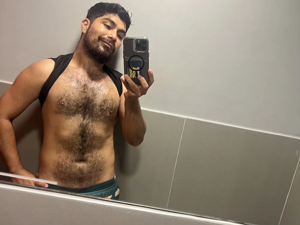 latinhayriboy's Offline XXX Chat