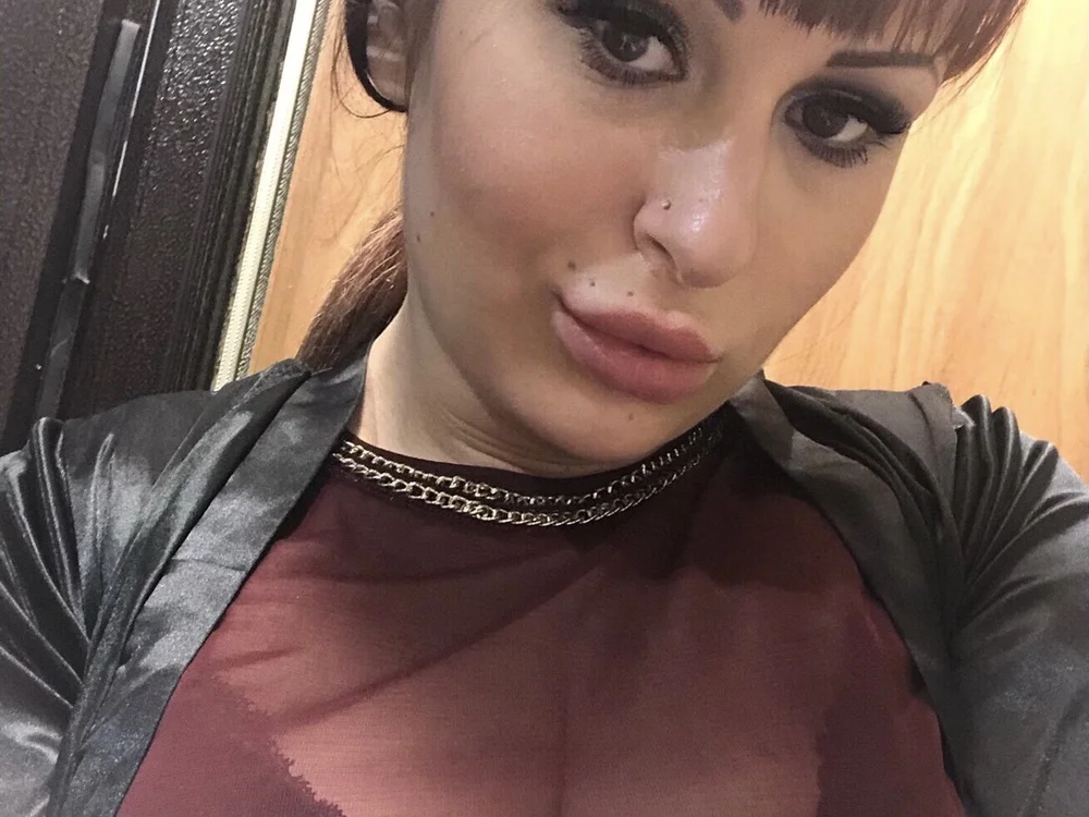 Miledi_91's Offline XXX Chat