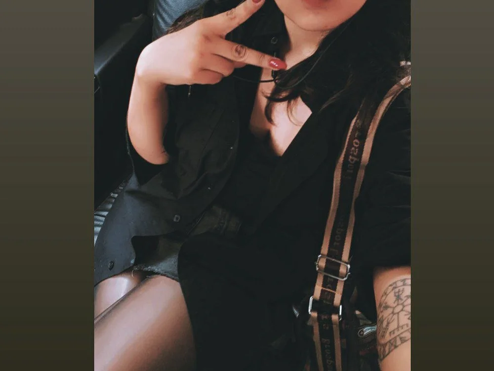 Nainaa__25's Offline Chat Room
