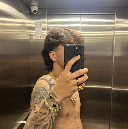 EXCLUSIVE8 Live XXX Chat