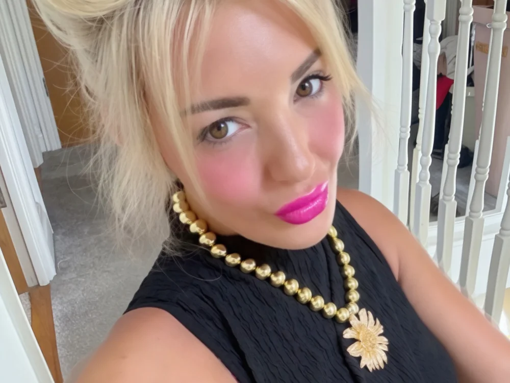 Horny-Bonnie-blonde's Offline XXX Chat