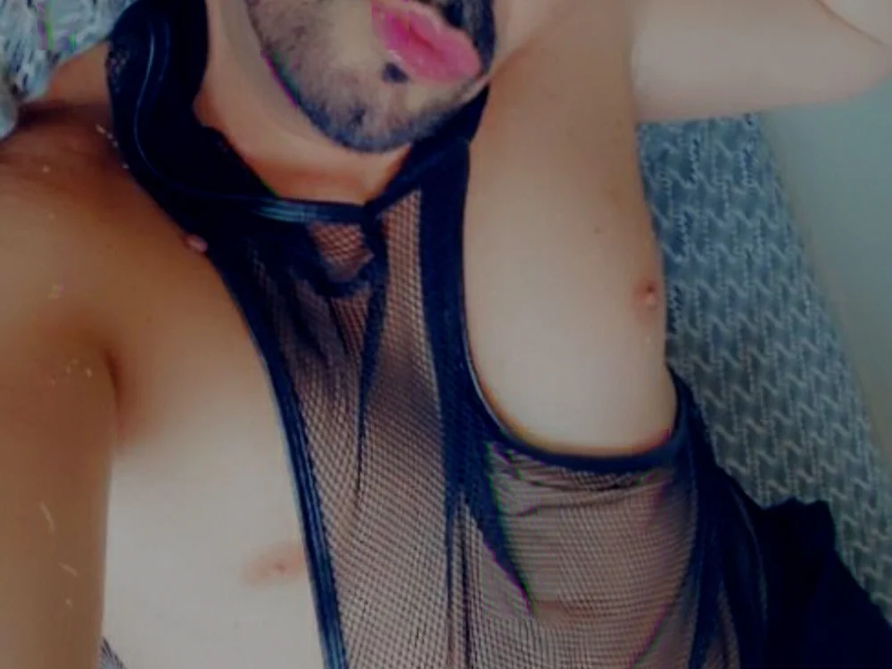 FrenchGayBottomSlut's Offline Chat Room