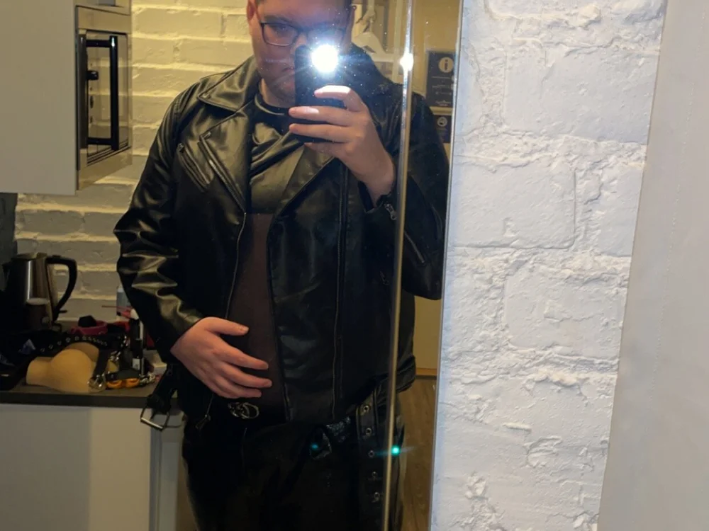 ห้องแชทออฟไลน์ของ FinnishSlutBoy