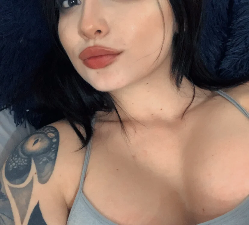 Adeelinee_Devouur