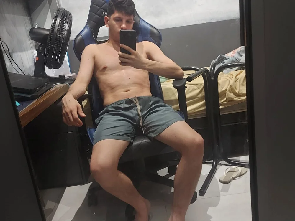 Tuco_Twink offline chatrum