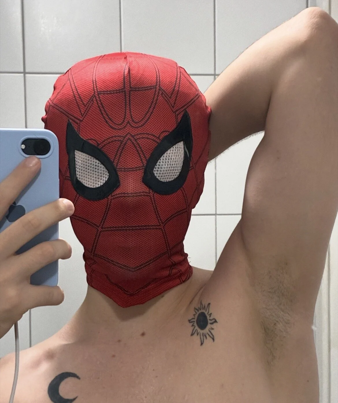 latino_homemaranha cover photo