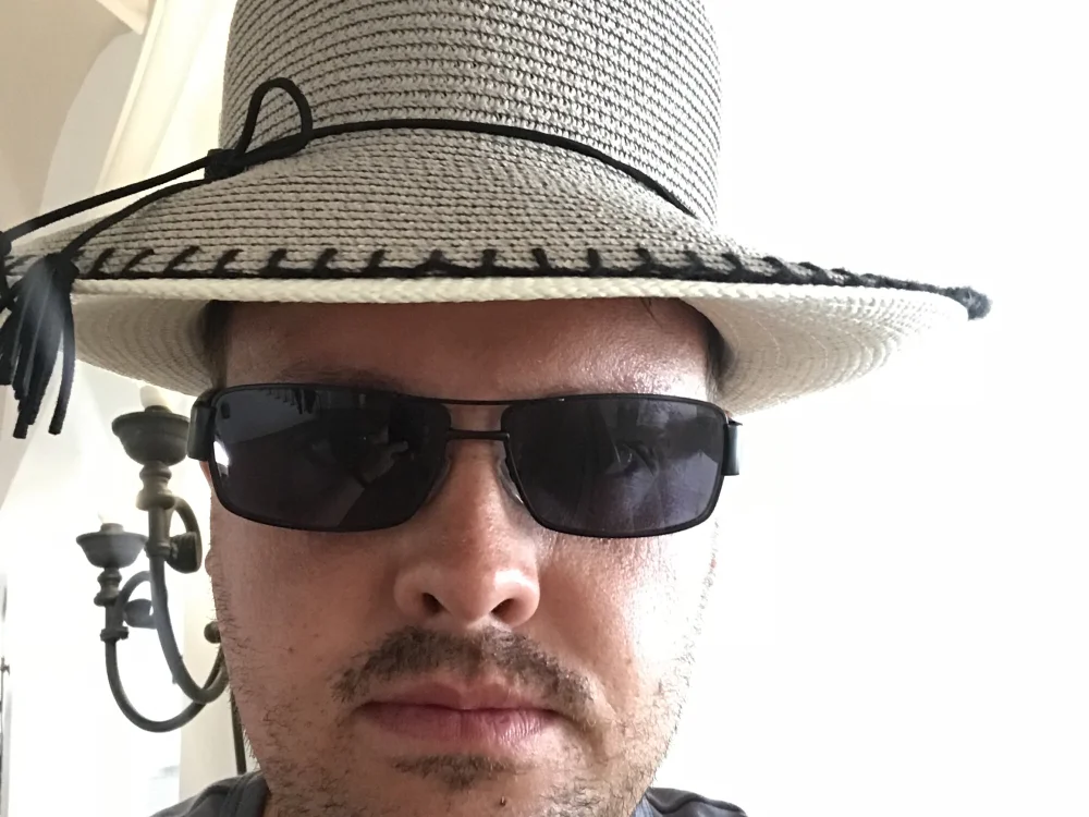Ricotheyarak's Offline Chat Room