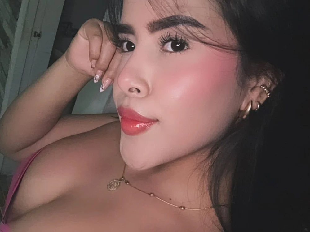 amelie_hendrix's most recent online preview