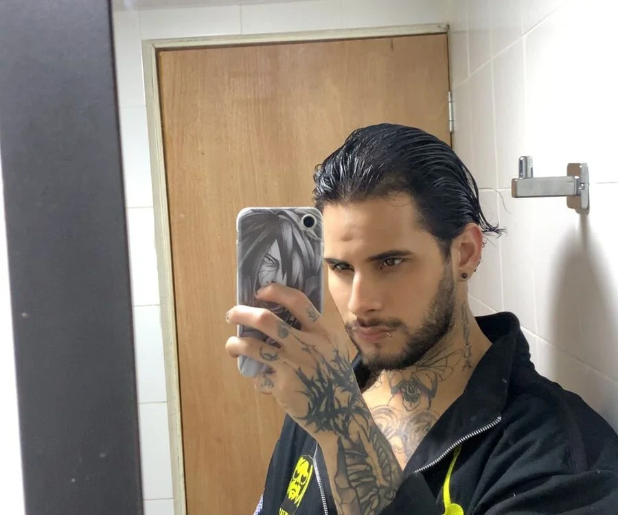 adonisgel999's Offline XXX Chat