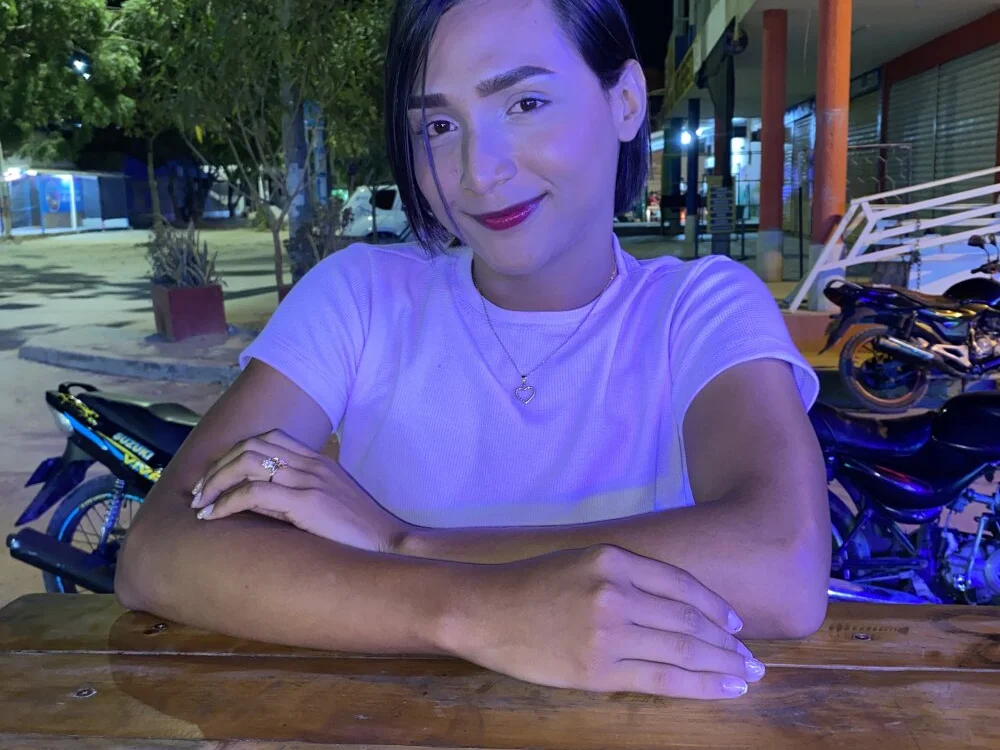 Miss_noah18 offline XXX-chat