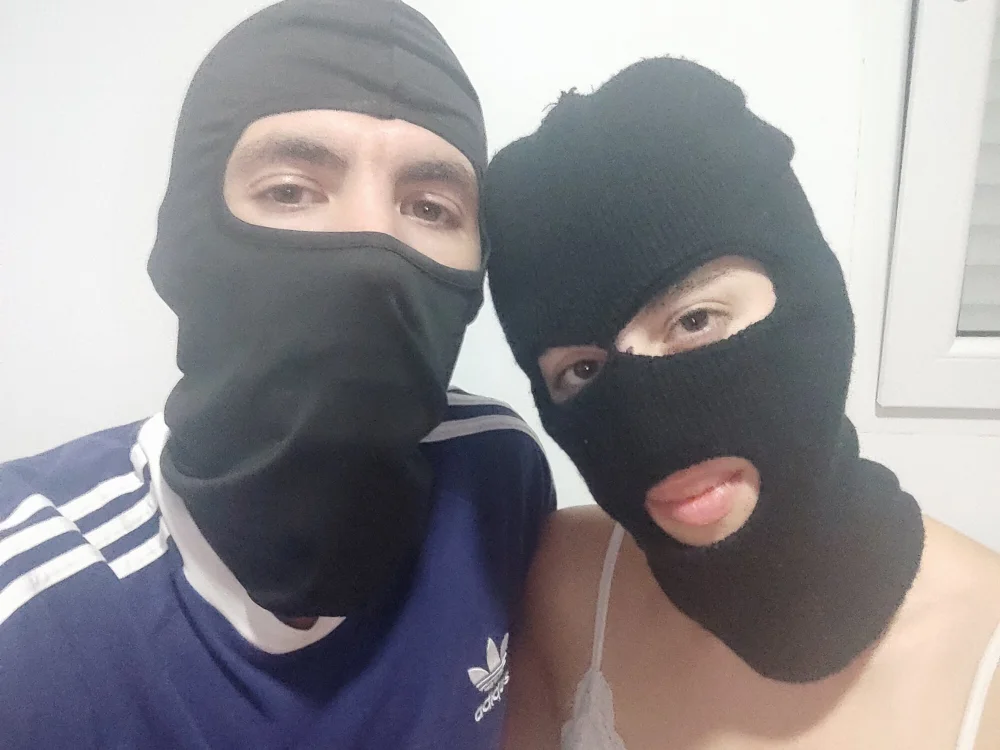 Offline chatovací místnost MaskedYoungCouple