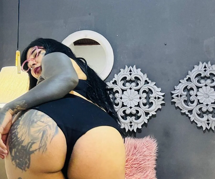 Dacota_Dmone01 অফলাইন XXX চ্যাট