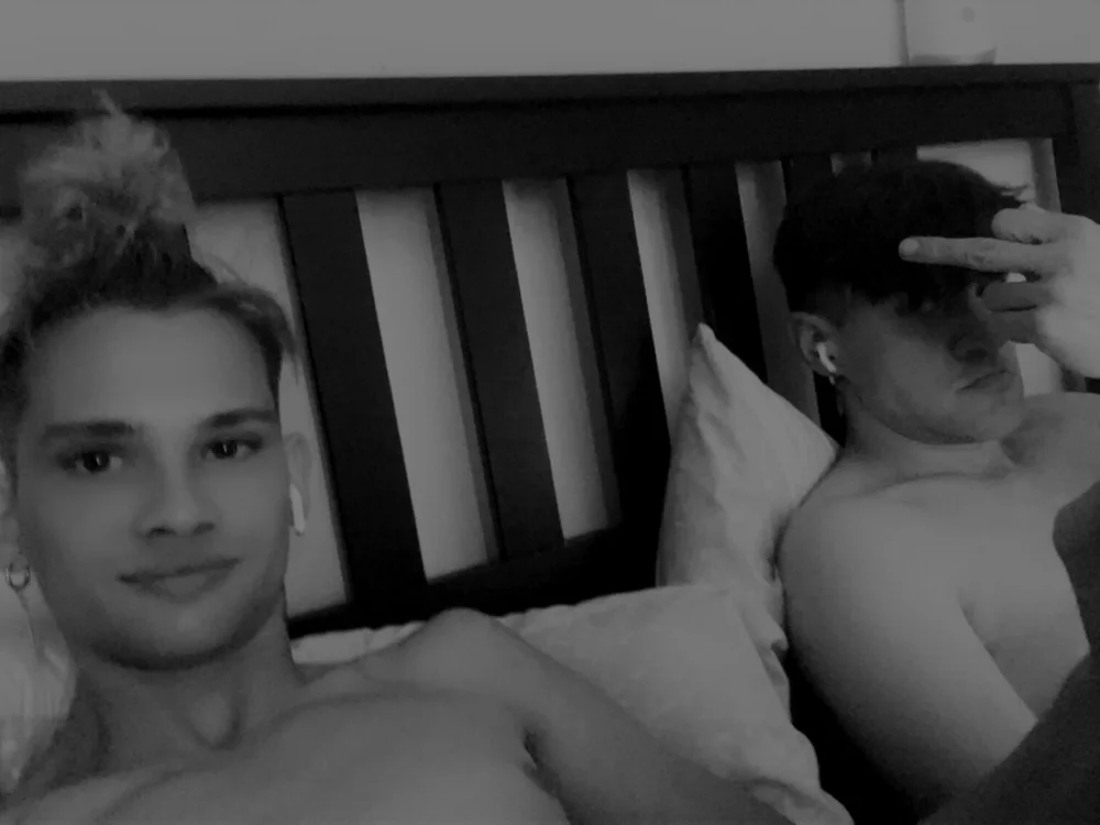 Bros_str8_curious offline chatrum