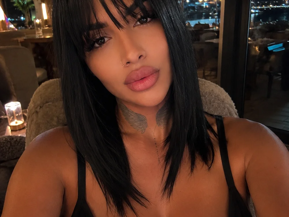 karinasrar's Offline XXX Chat