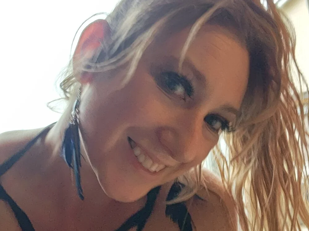 lilyhornyhousewife's Offline XXX Chat