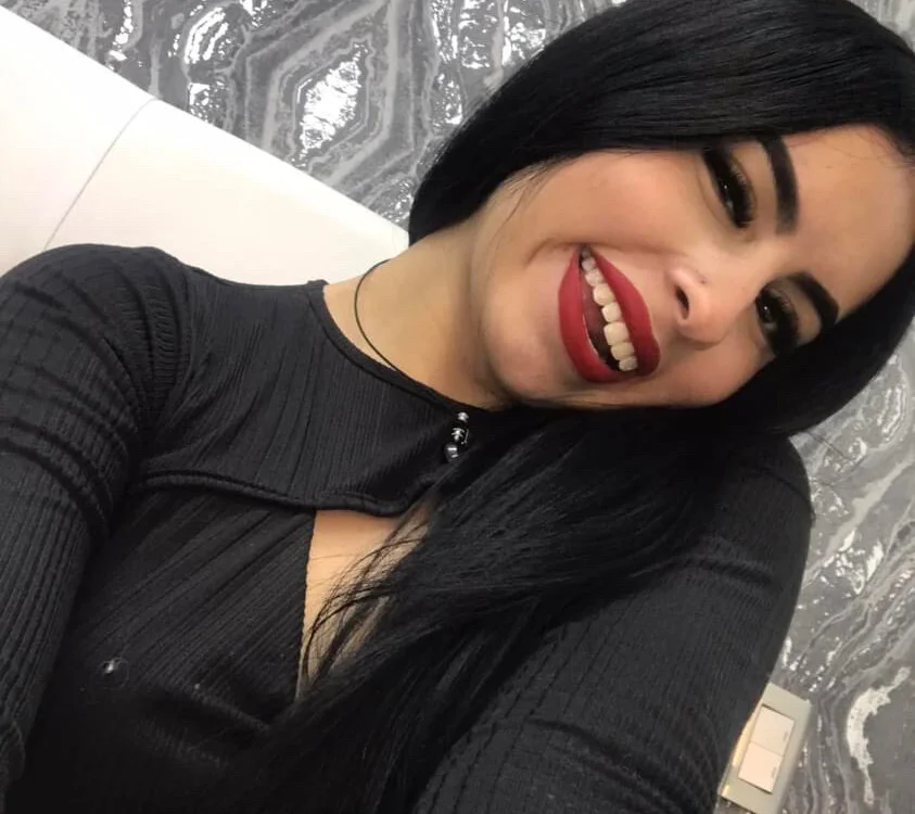 victoriia_hall's Offline XXX Chat