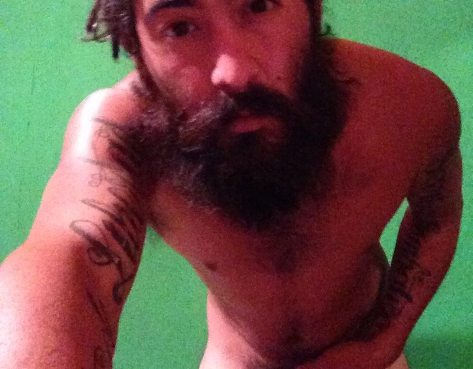 hombrelobo31's Offline XXX Chat