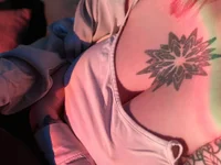 hi_im_Eva's Offline Chat Room