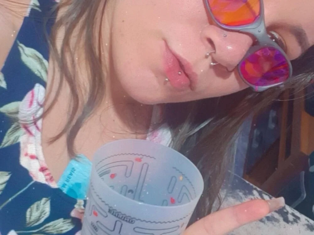 bruninha699 Offline XXX Chat