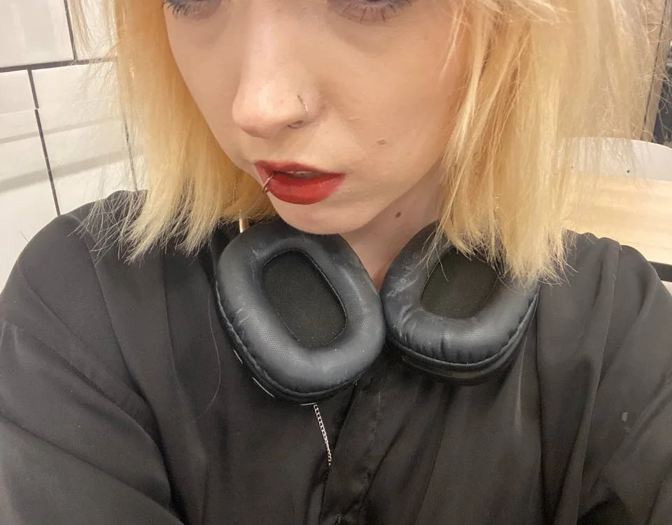 Moonlight_Rosea's Offline Chat Room