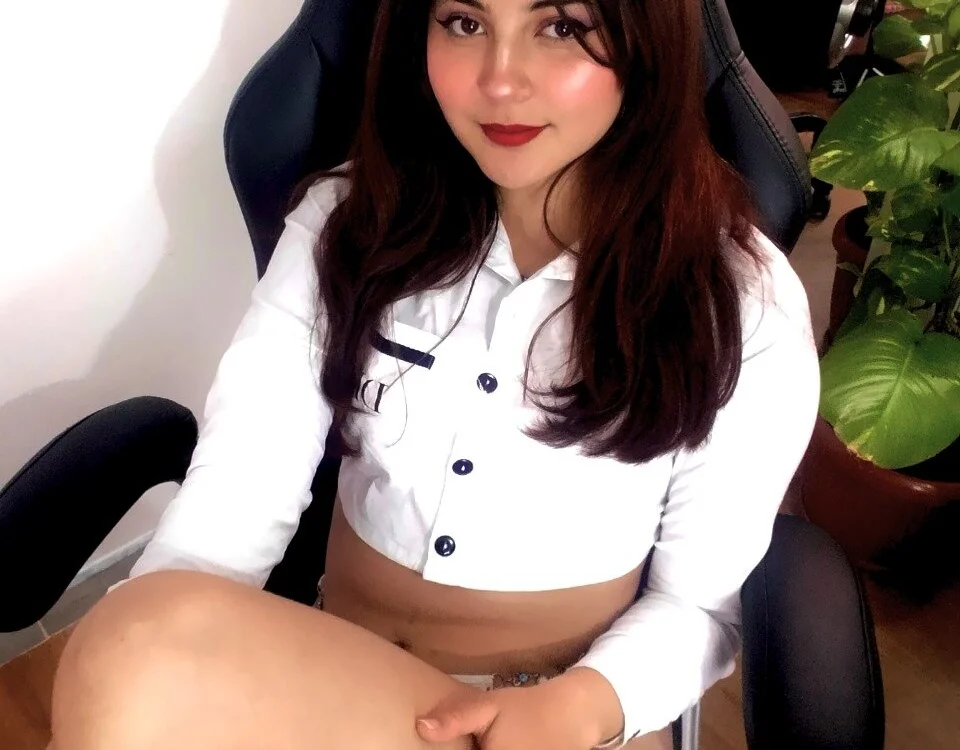 liza-Roxxxane's Offline Chat Room