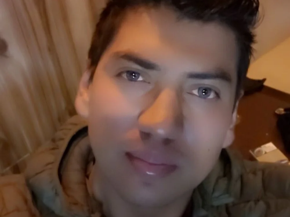 latinmen33's Offline Chat Room