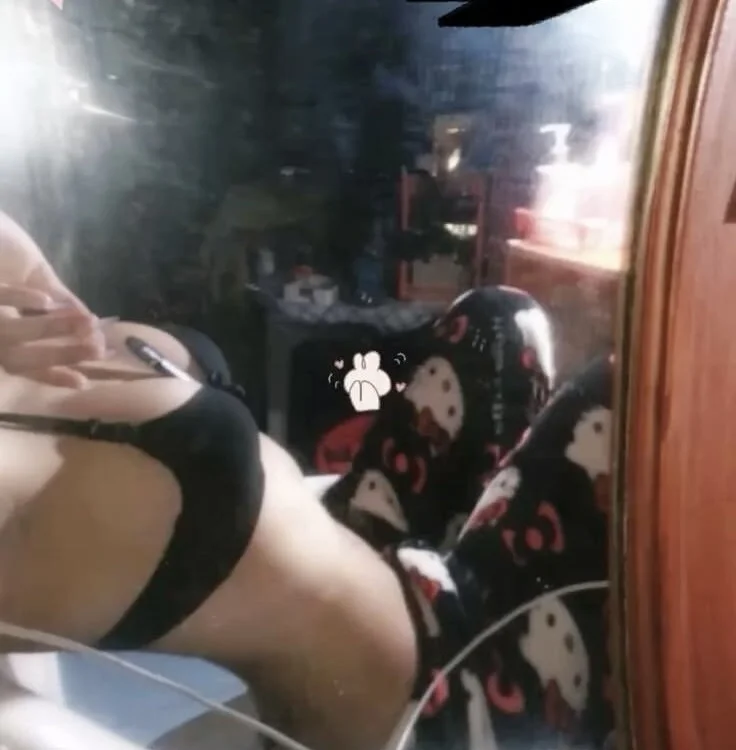 alana_atwork's Offline XXX Chat
