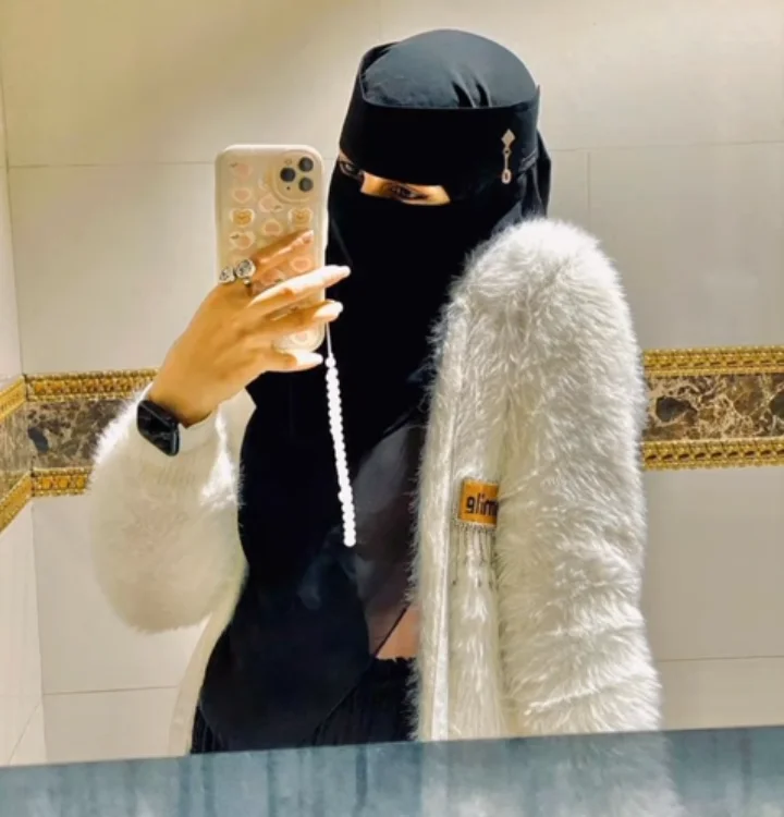 noura708's Offline Chat Room