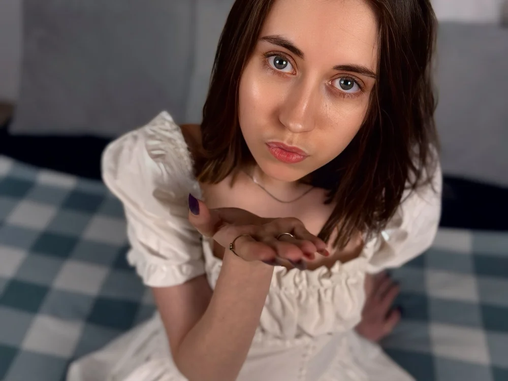 Eva__808_'s Offline Chat Room