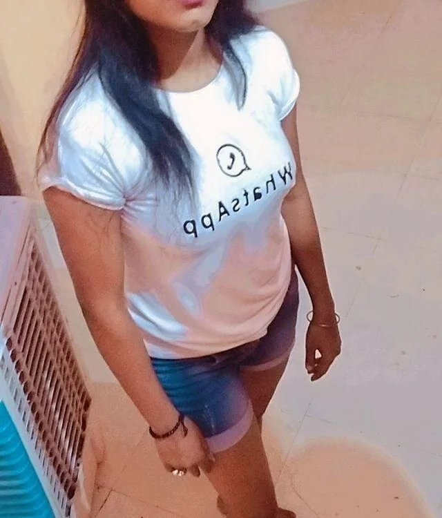 pyasi_bhabi_01's Offline XXX Chat