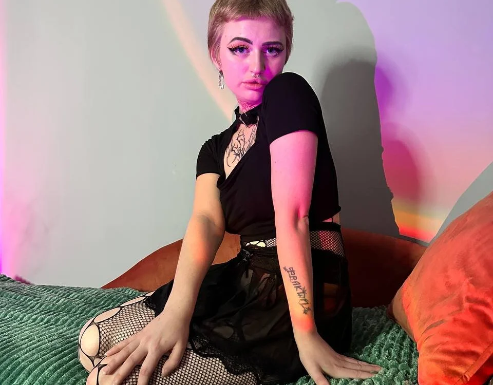cyber_leslie offline chatrum