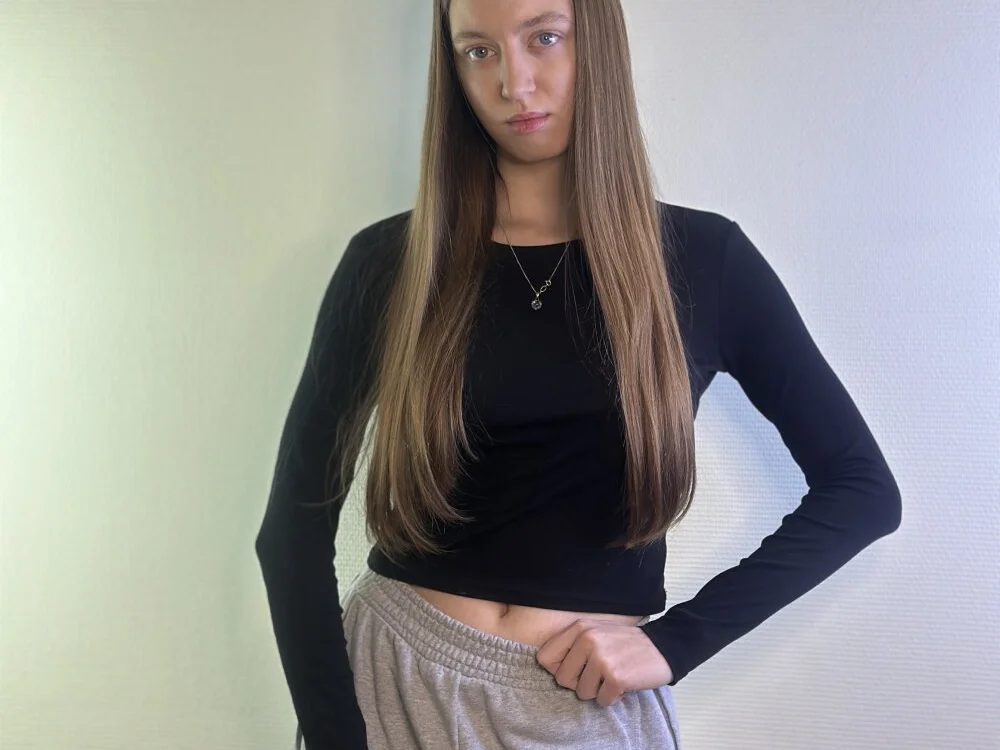 Офлайн-чат XXX AlbertineRadvany