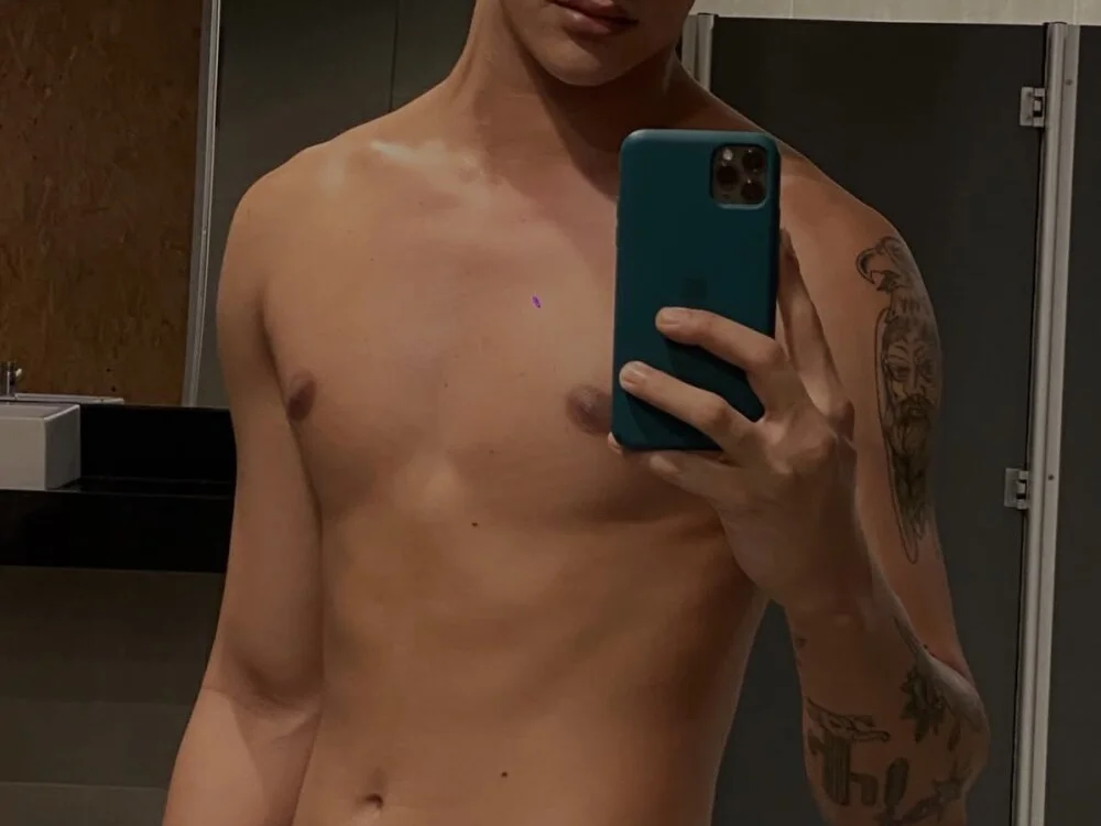 junior989 Offline XXX-chat