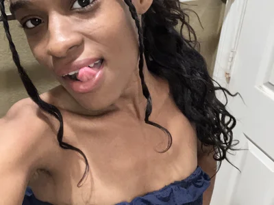 Marlowlovee Female Toplessebony Online Webcam Striptease
