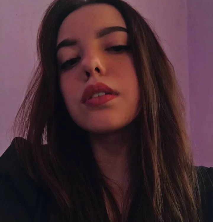 Sonya_Lambn Offline chat-huone
