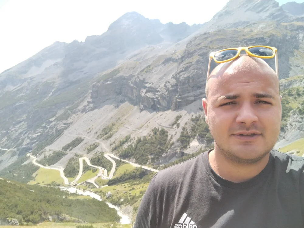 Simone9991 Offline XXX-Chat