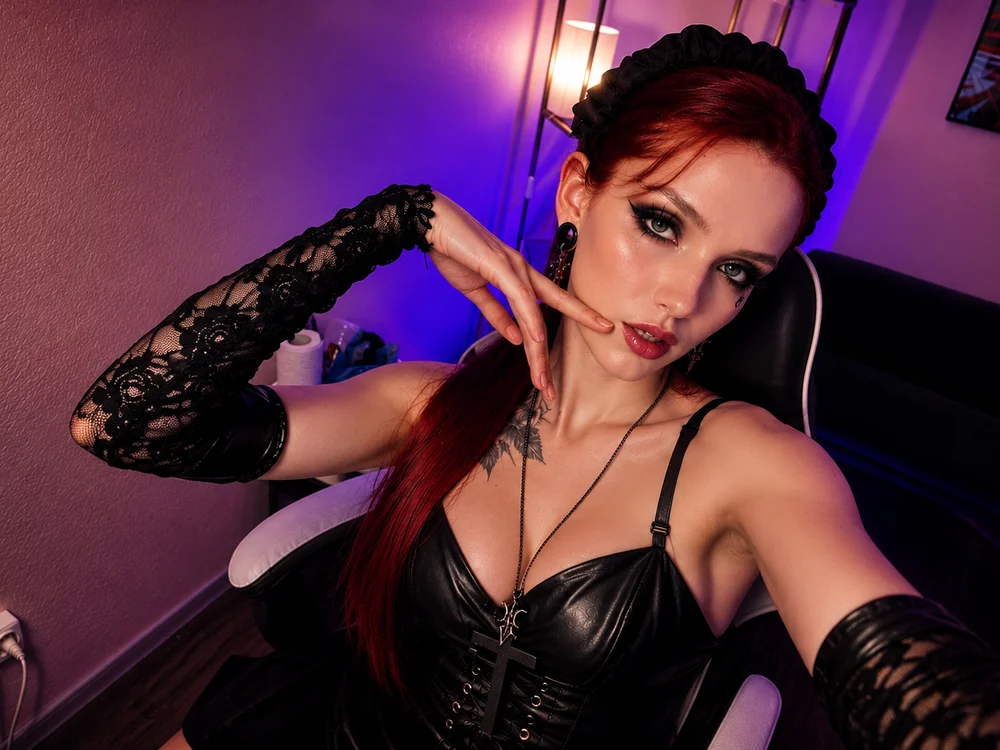 CrimsonMarquise's Offline XXX Chat