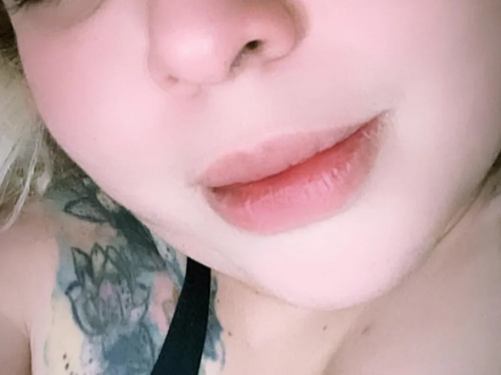 SWEETIESTDOLL cam model