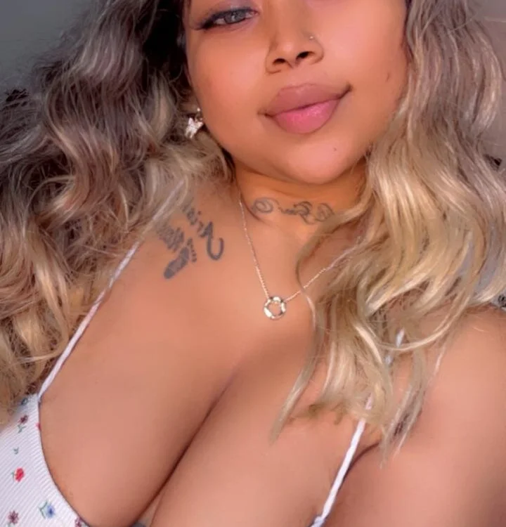 Honey_Havoc05's Live XXX Chat