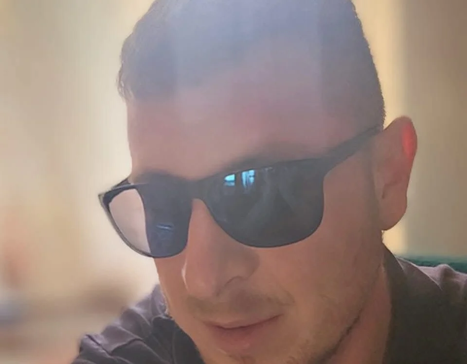 GudmonRecords' Offline Chat Room