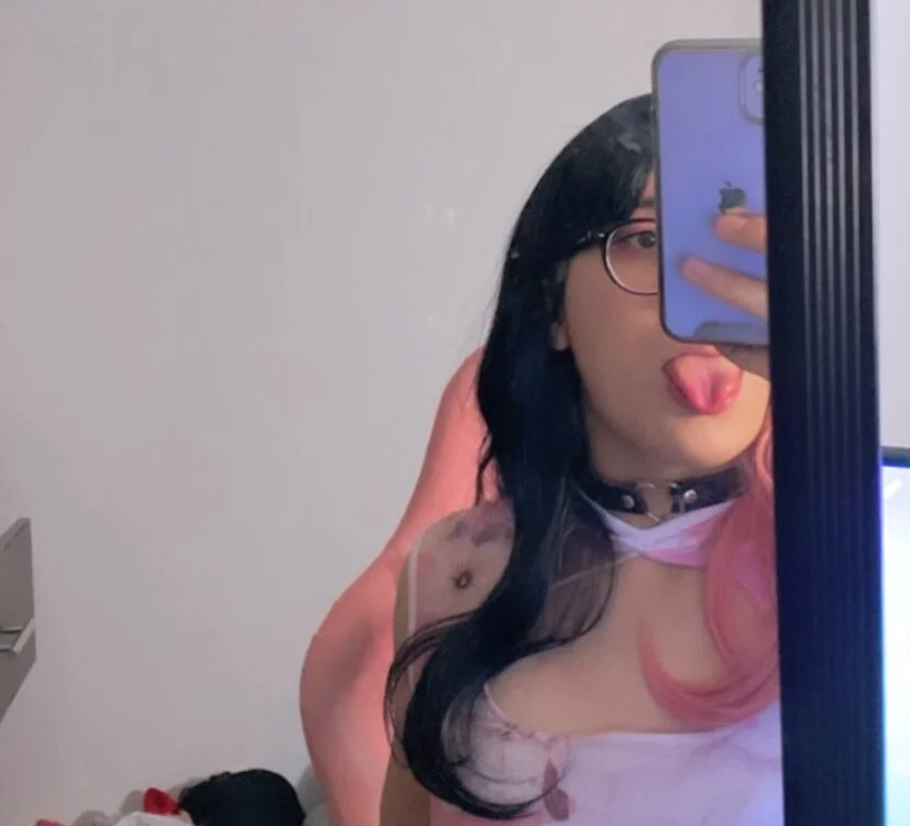 Lilerlyx's Offline Chat Room