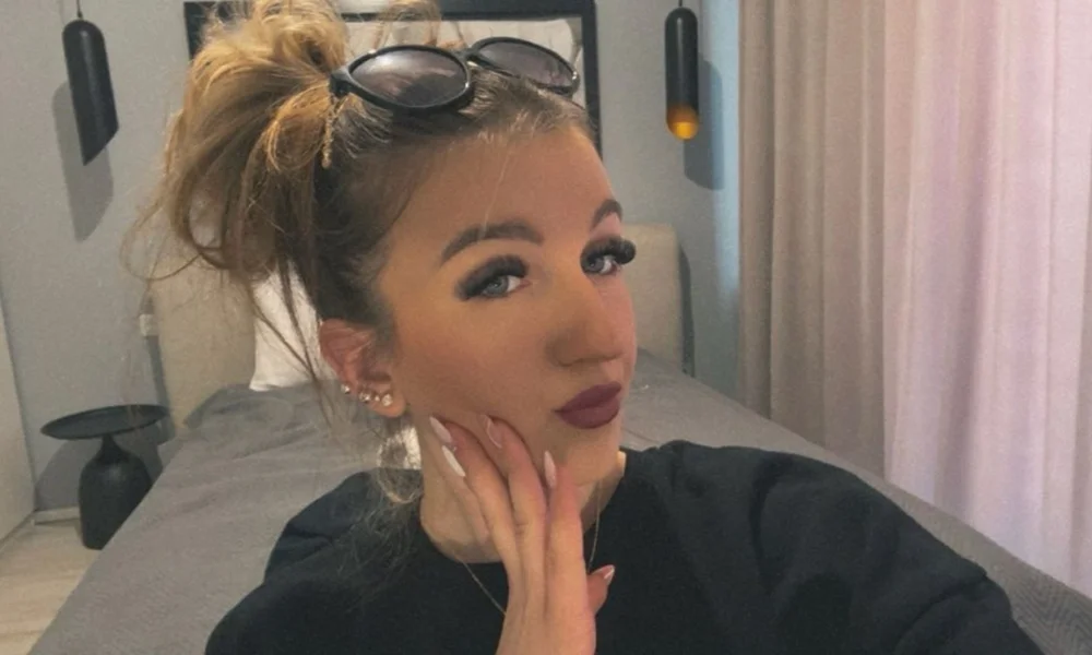 CarlaGold's Offline Chat Room